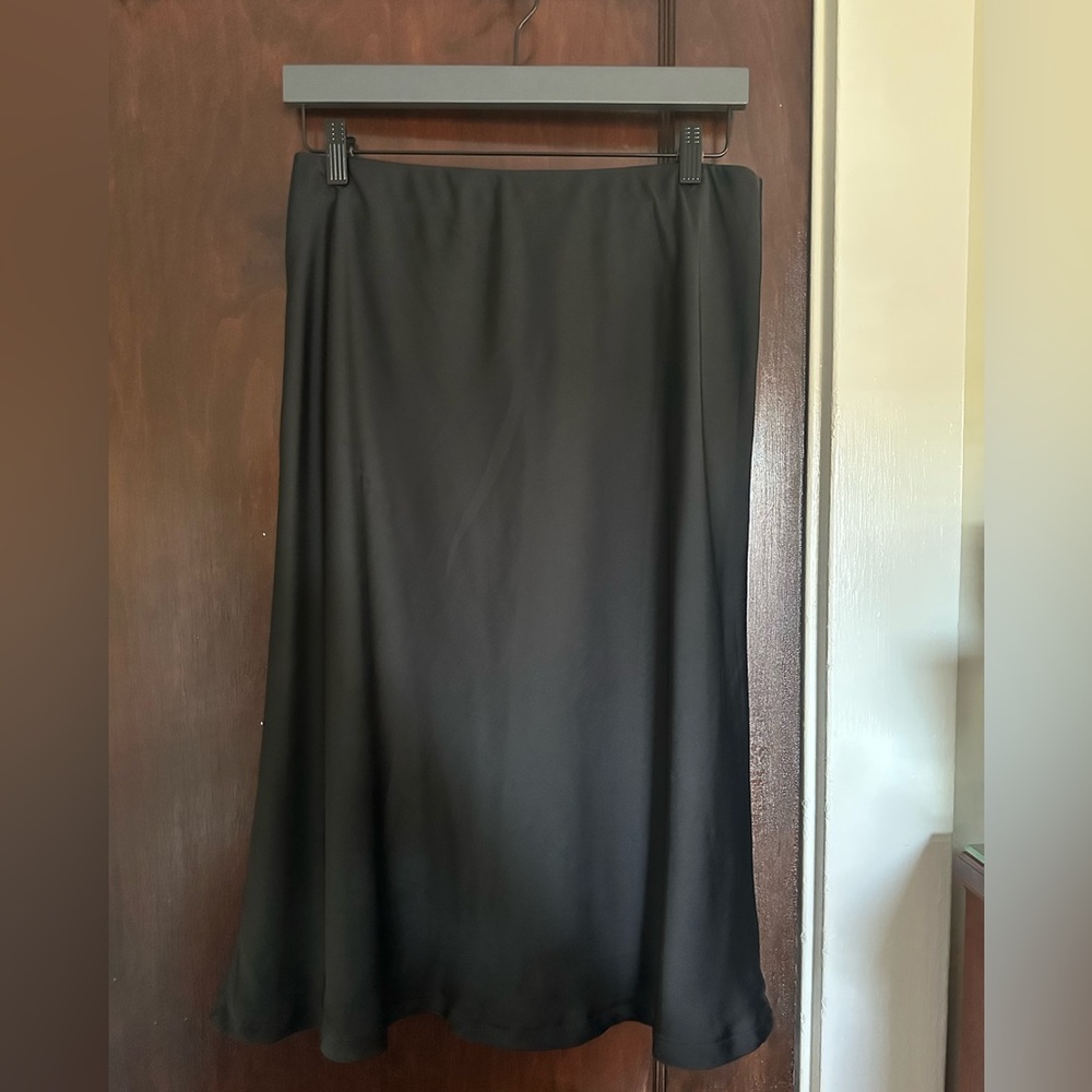 VETTA Reversible Satin Midi Skirt